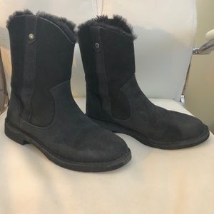 Ugg short boots